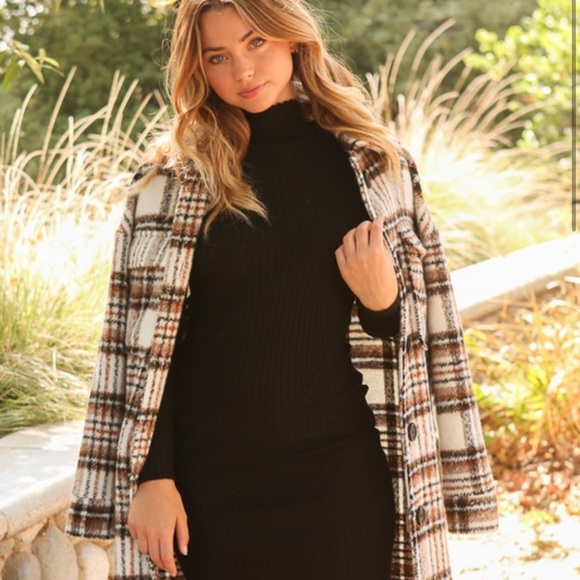 Plaid Collared Long Shacket with Pockets - Picture 4 of 5